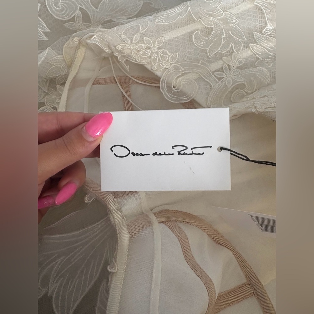 BRAND NEW Oscar De La Renta Wedding Dress AND Veil - Picture 3 of 4